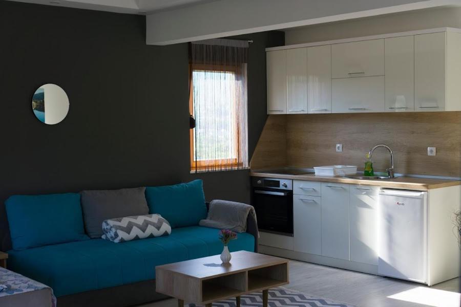 Apartments Ena Требине Екстериор снимка