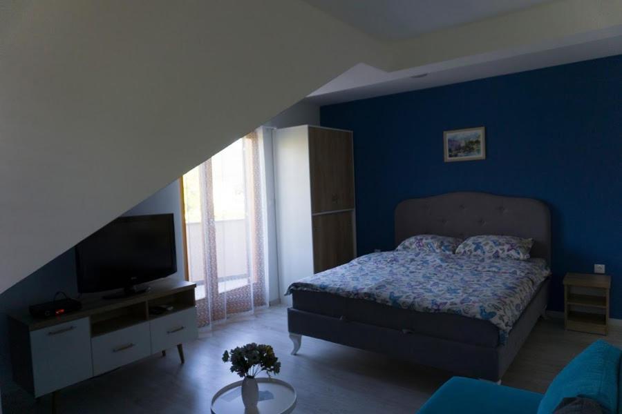 Apartments Ena Требине Екстериор снимка