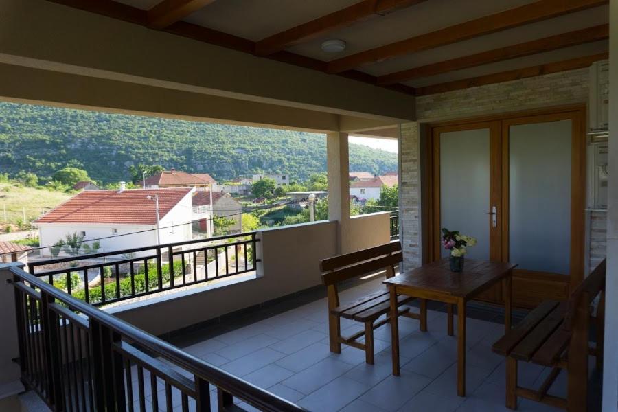 Apartments Ena Требине Екстериор снимка
