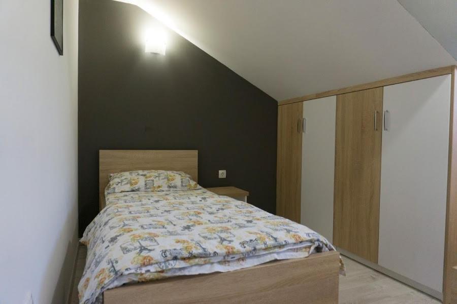 Apartments Ena Требине Екстериор снимка