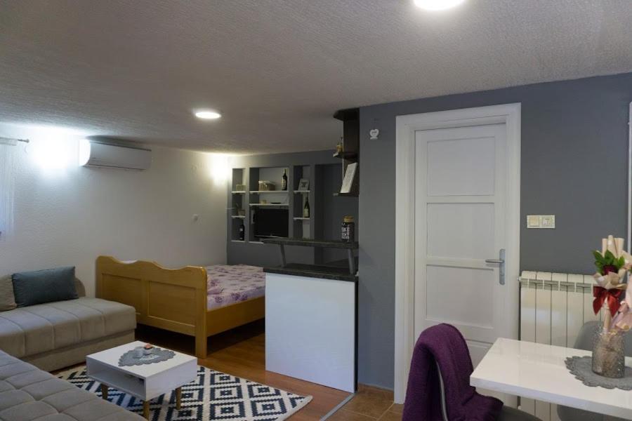 Apartments Ena Требине Екстериор снимка