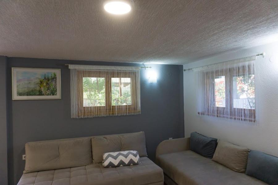 Apartments Ena Требине Екстериор снимка