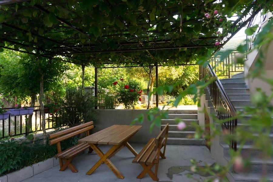Apartments Ena Требине Екстериор снимка