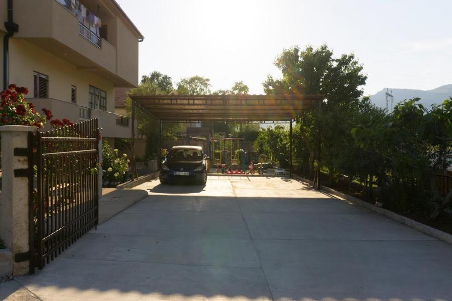 Apartments Ena Требине Екстериор снимка