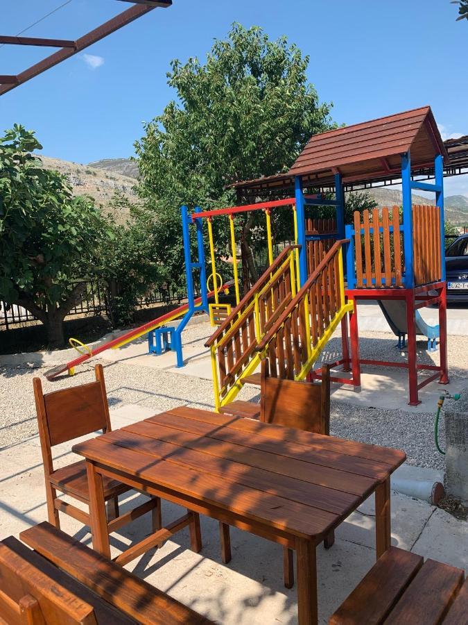 Apartments Ena Требине Екстериор снимка
