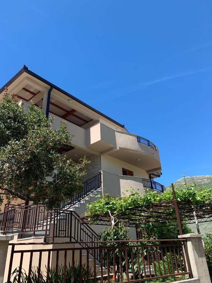 Apartments Ena Требине Екстериор снимка