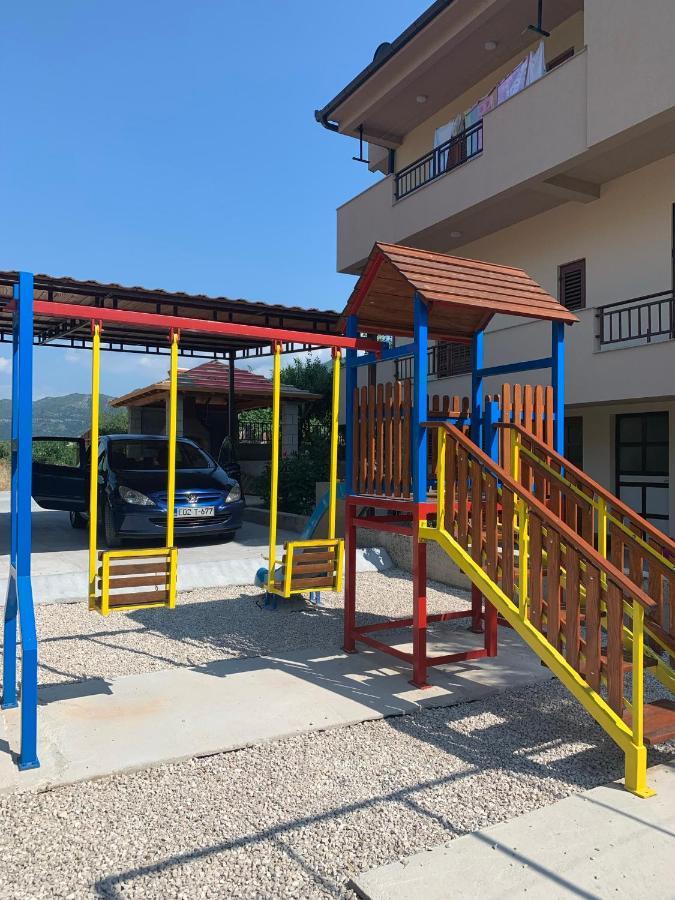 Apartments Ena Требине Екстериор снимка