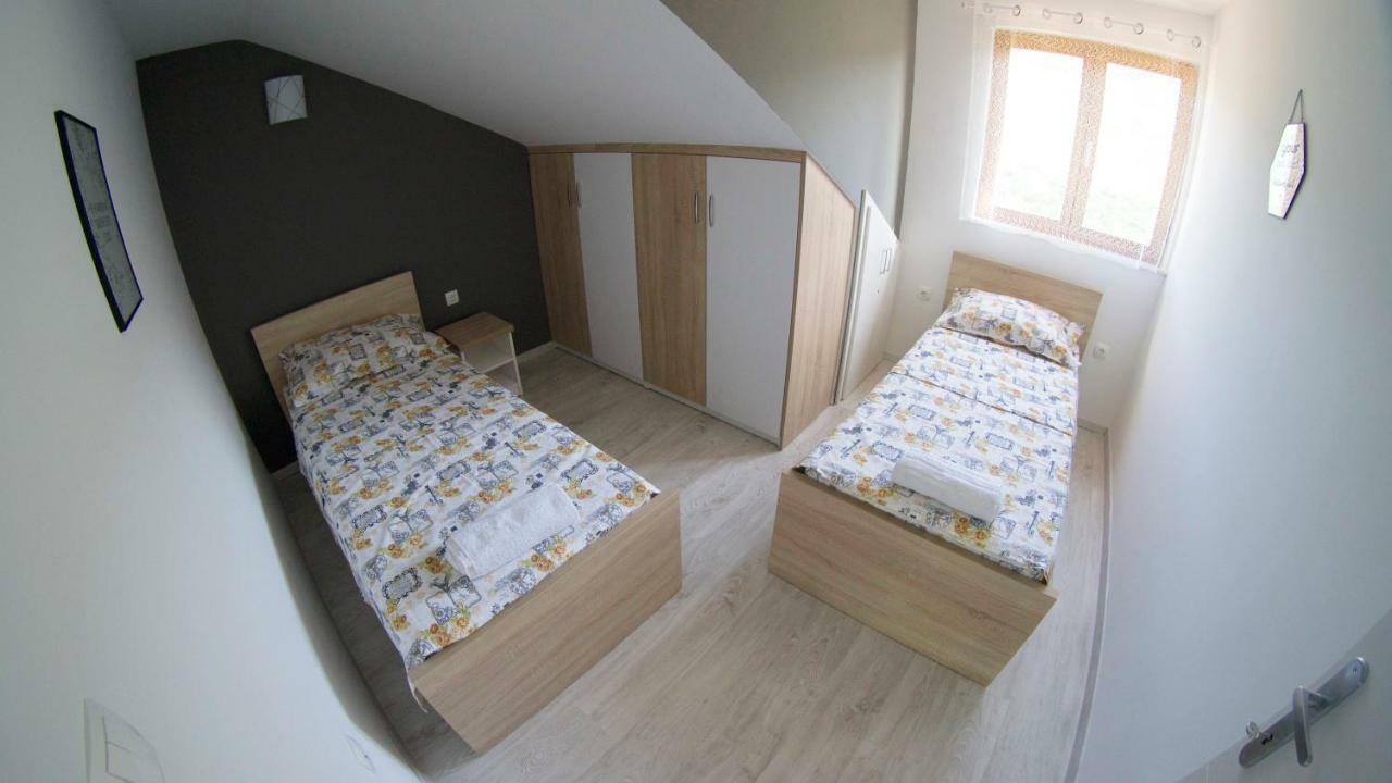 Apartments Ena Требине Екстериор снимка